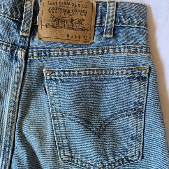 LAST CHANCE Vintage Levi's cutoff shorts size 26 - Picture 3 of 5